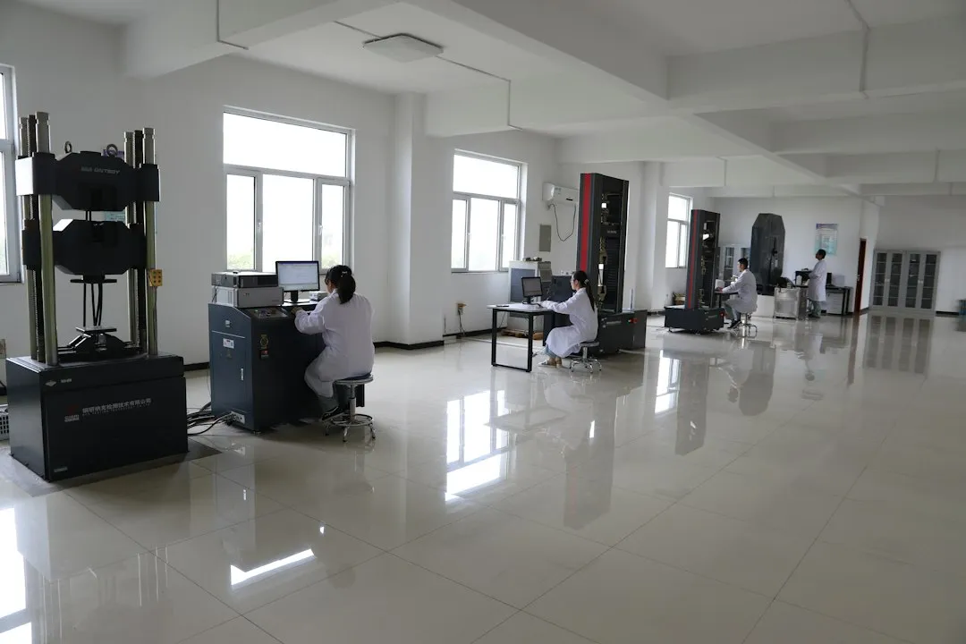 数控皮鞋冲孔机选型指南:加工精度、效率与材料适应性的综合对比正文配图 2